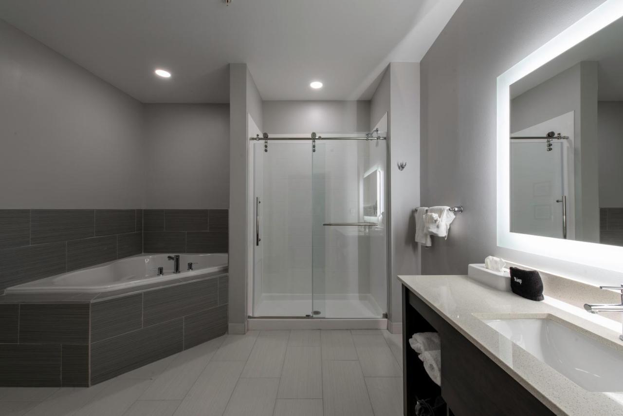 Comfort Suites Greenville Airport Bagian luar foto