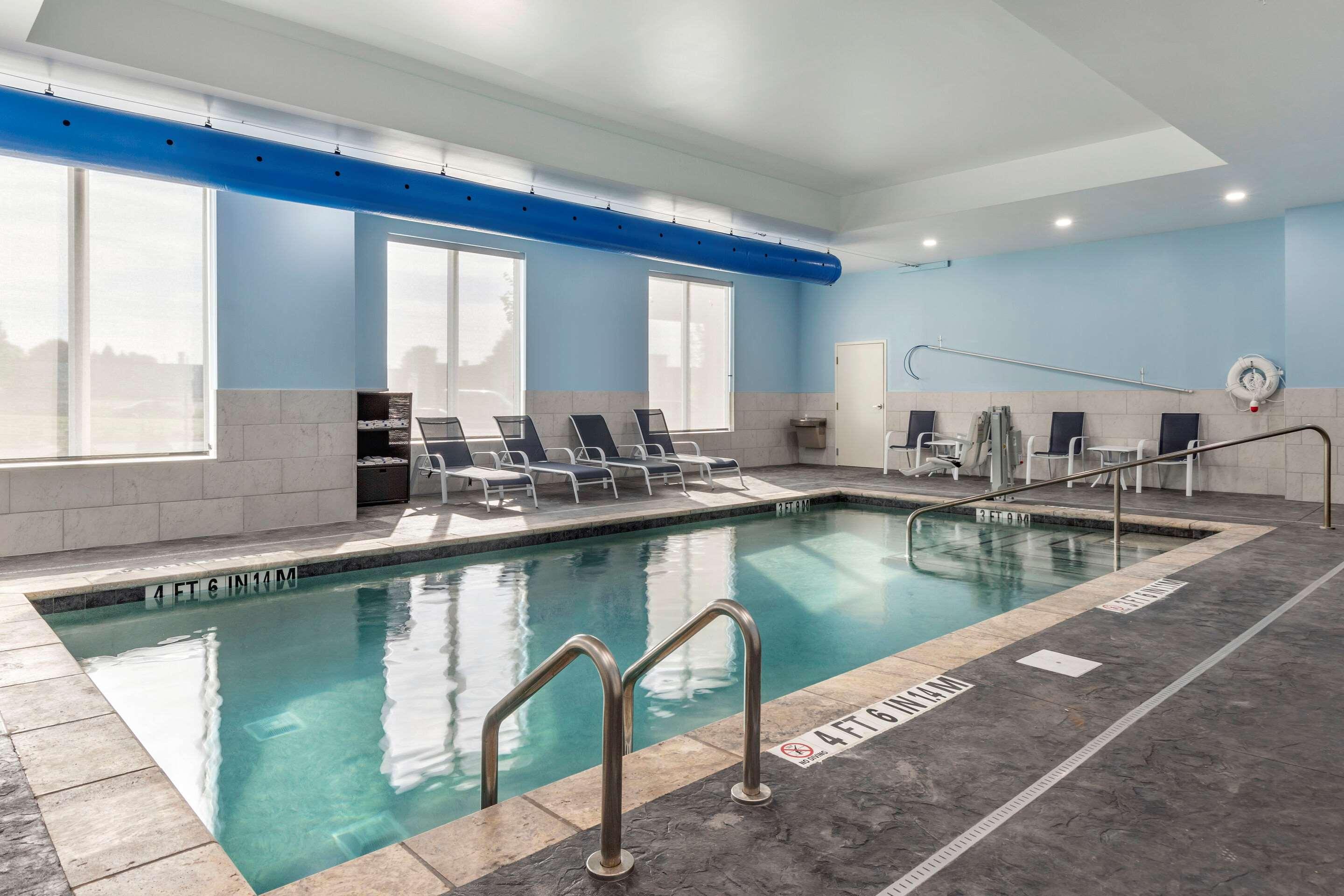 Comfort Suites Greenville Airport Bagian luar foto