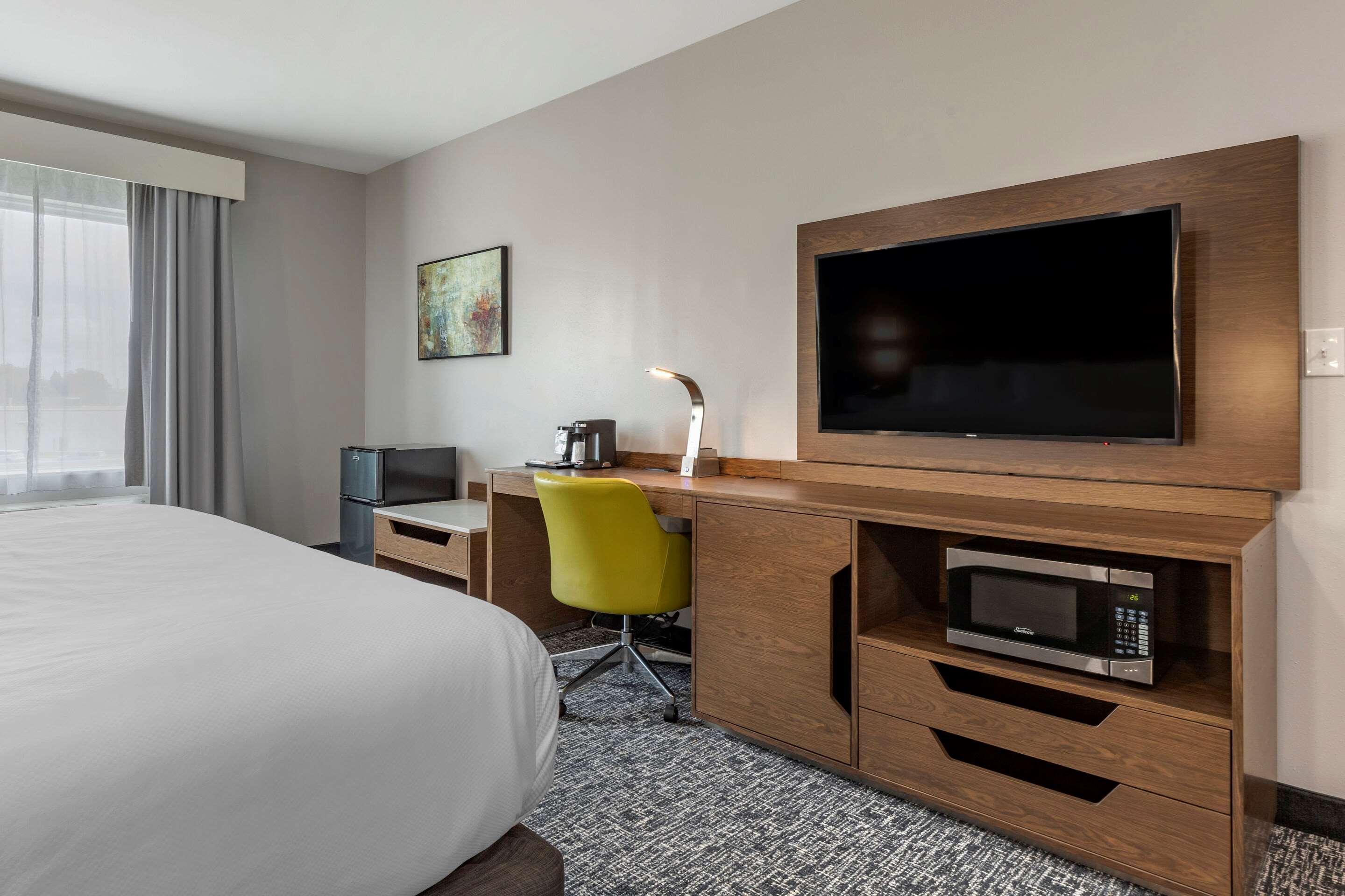 Comfort Suites Greenville Airport Bagian luar foto